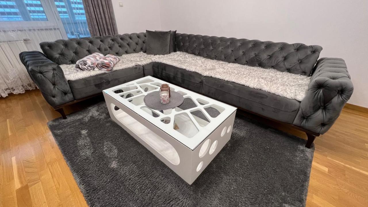 Apartman Nejra Tuzla Eksteriør billede